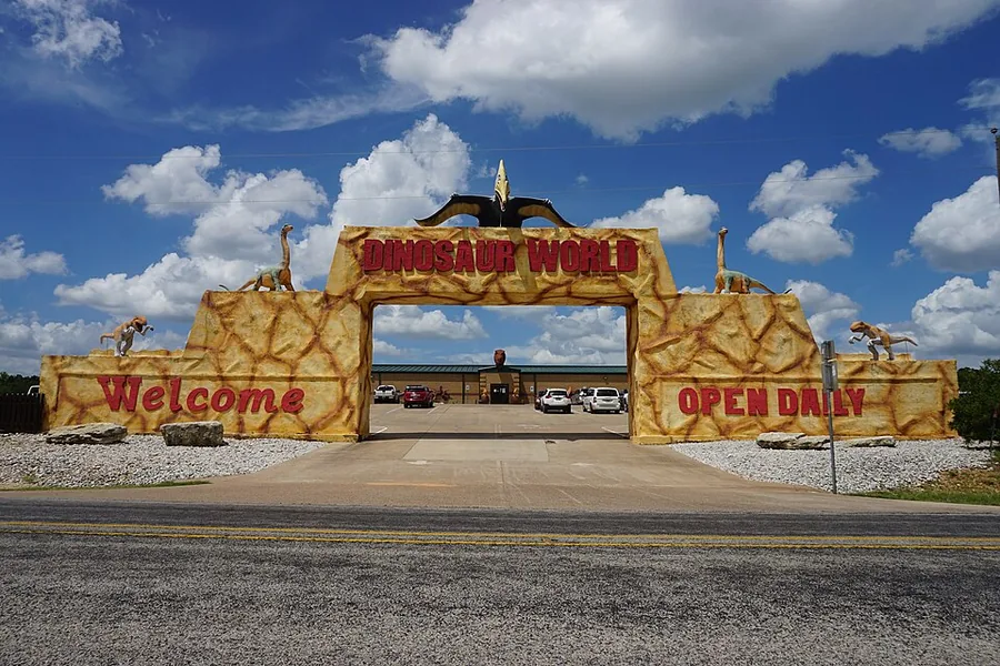 Dinosaur World entrance sign in Glen Rose Texas
